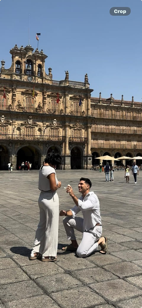 Daniel pide la mano de Yeleny en la Plaza Mayor de Salamanca